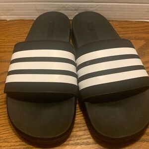 Adidas Black and White classic men’s Size 10 Comfort slides Like new